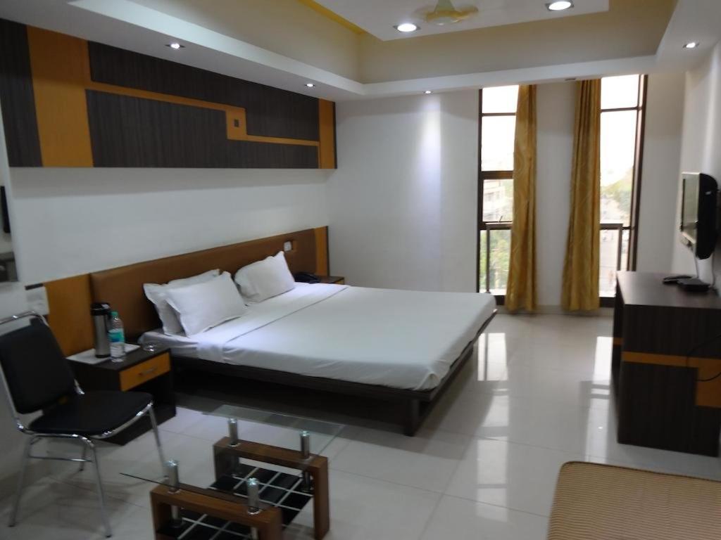 Hotel Grand Suites Indaur Kültér fotó