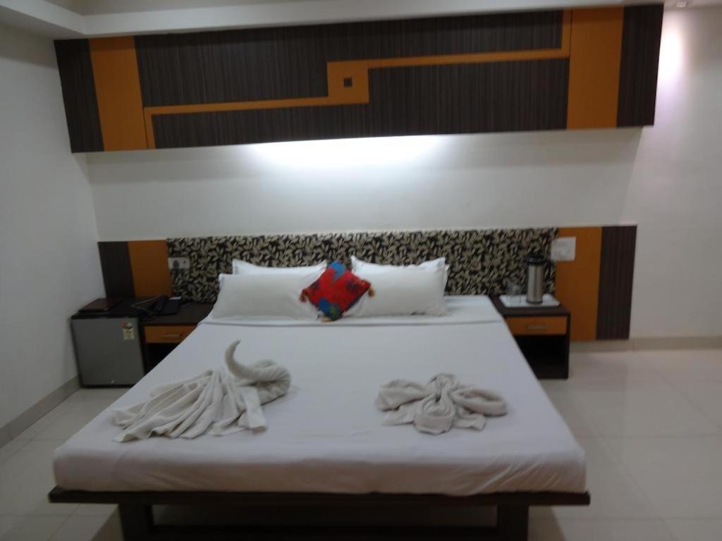 Hotel Grand Suites Indaur Kültér fotó