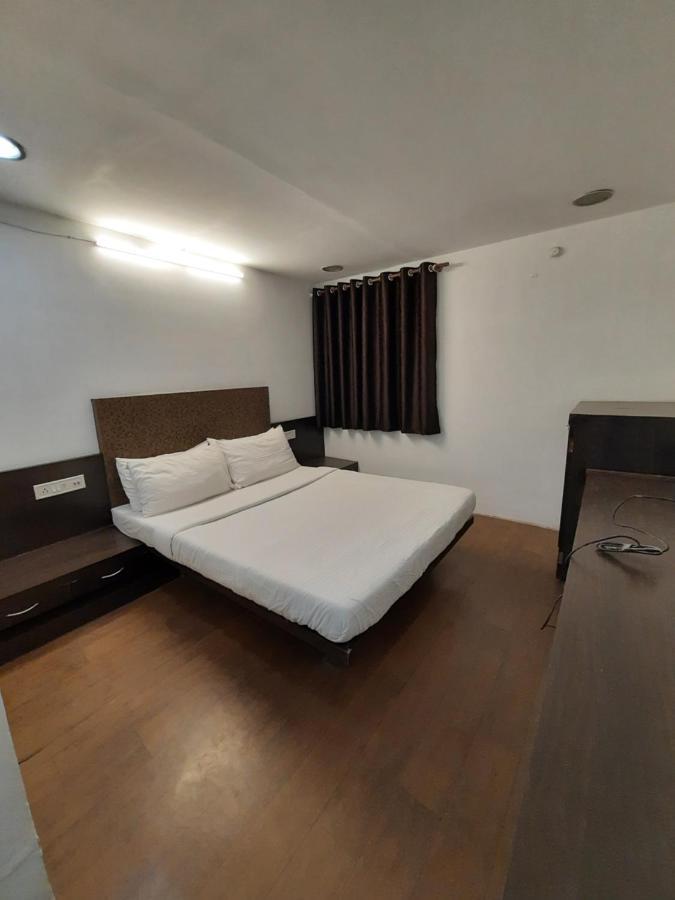 Hotel Grand Suites Indaur Kültér fotó