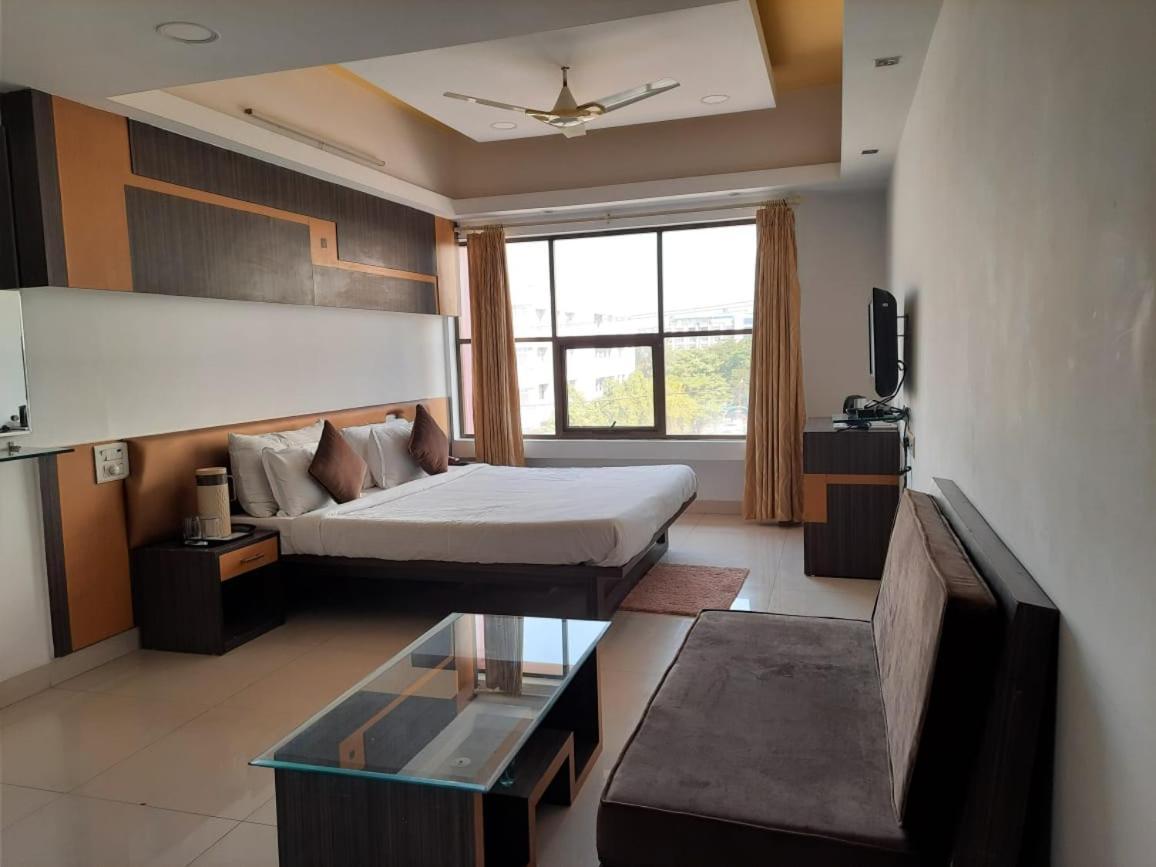 Hotel Grand Suites Indaur Kültér fotó