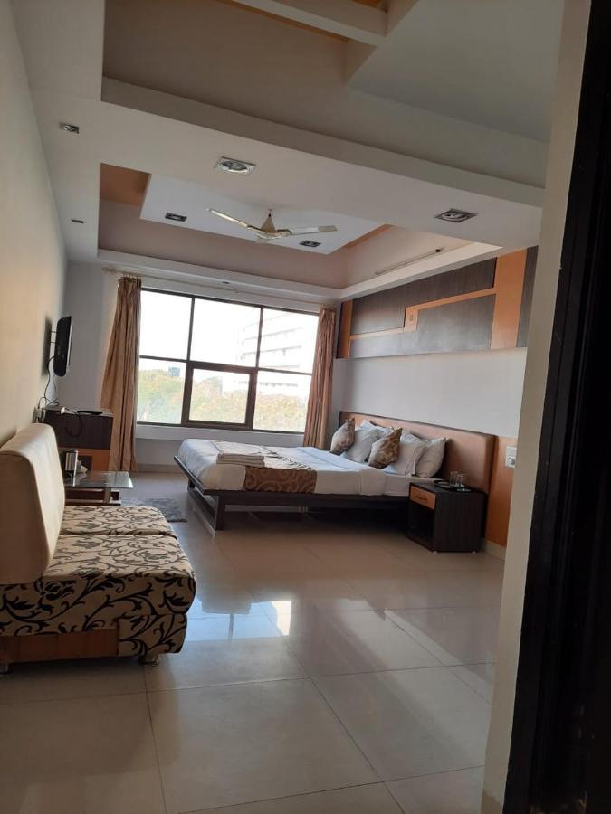 Hotel Grand Suites Indaur Kültér fotó