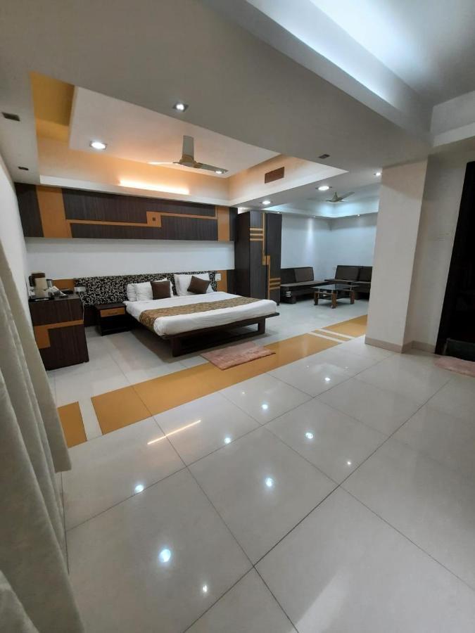 Hotel Grand Suites Indaur Kültér fotó